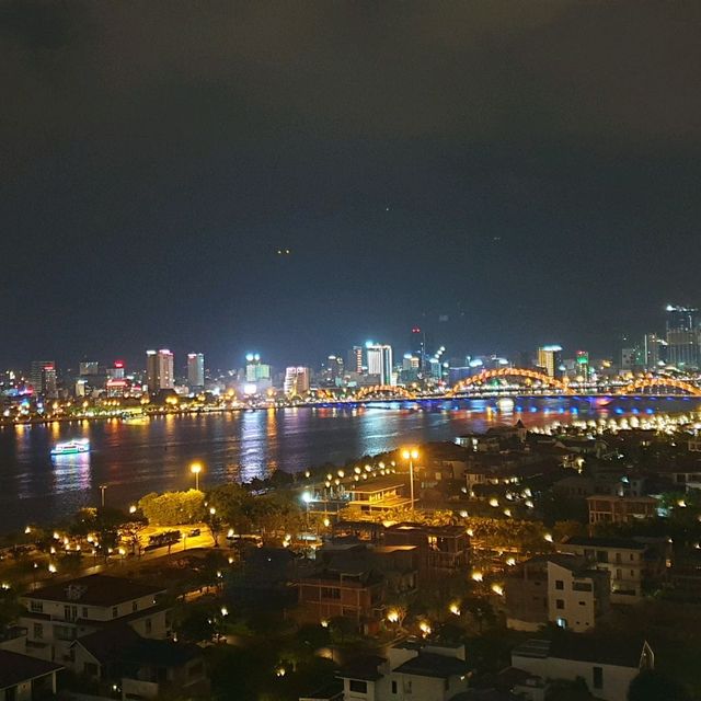 용다리가 보이는 피비텔 다낭