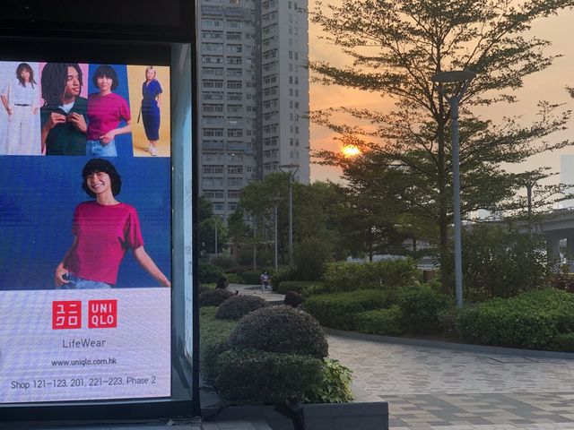 A mix of Shopping and Dining Options at Harbourfront Promenade.   