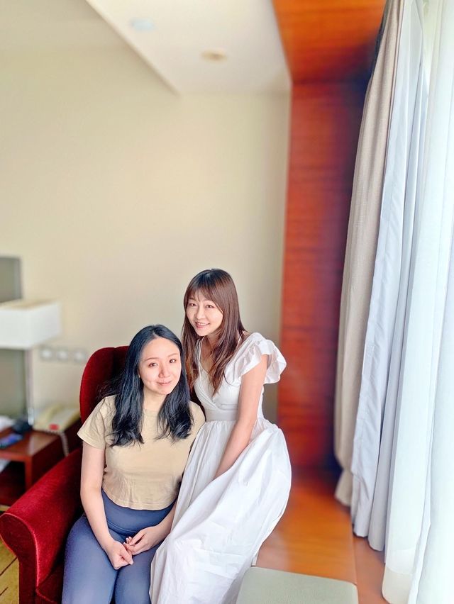 香港🇭🇰Staycation 之🇰🇷韓式體驗-住得好食得好 @尖沙咀凱悦酒店 PART II  食完下午茶就去攞房，酒店送咗盒「韓國香印提子」俾我哋返房慢慢食😍  房間唔好彩分配了市區景，沒