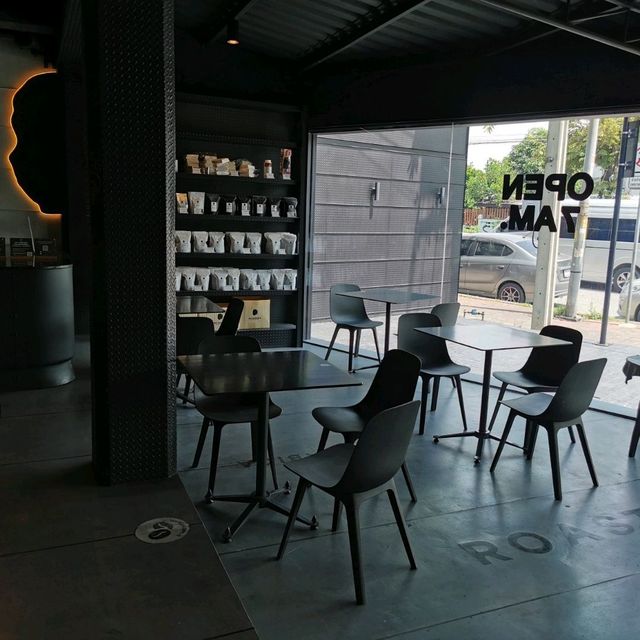 ขนมเค้กอร่อยๆกับบรรยากาศ​เก๋ๆ 🍰🧁🥧 