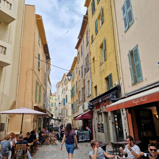 Shop on Antibes Street and Meynadier Street