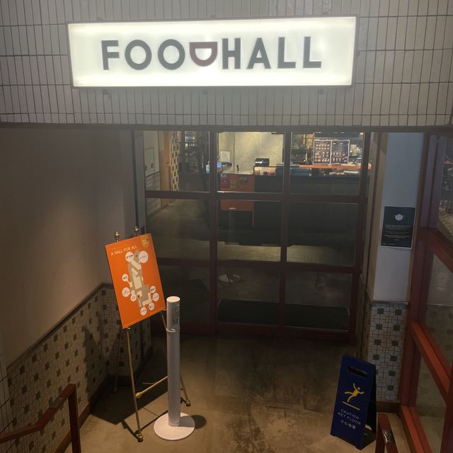 隱藏喺酒店地庫嘅型格美食廣場