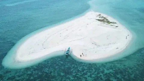 GILI NOKO BAWEAN ISLAND : GRESIK — traveler post in Gresik Regency