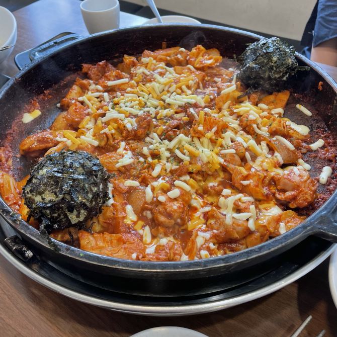 송리단길 닭갈비 맛집, 토닭토닭 | 트립닷컴 서울 트래블로그