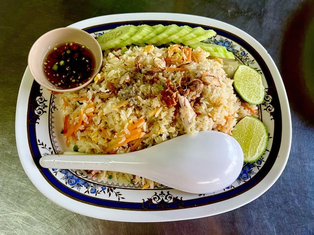ครัวลุงจิ้ว เกาะยอ ร้านซีฟู้ดสุดอร่อย
