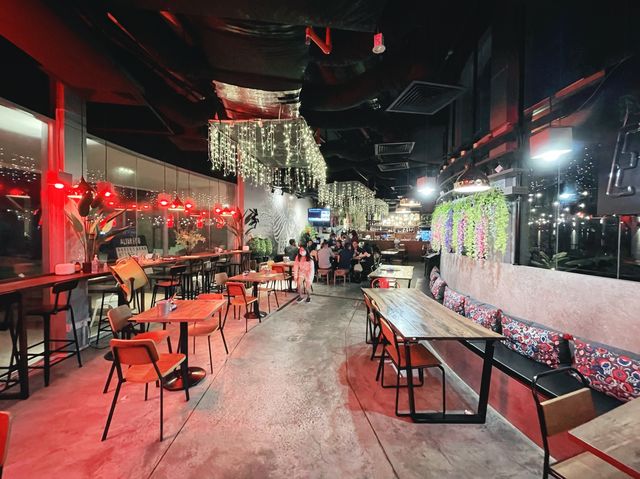 Street food and music