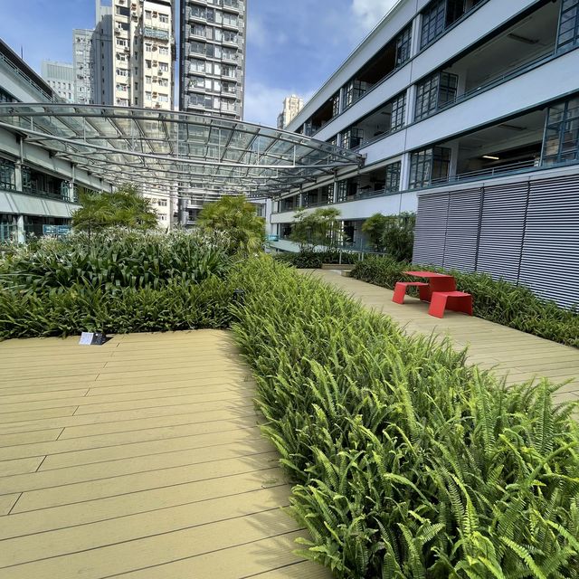 充滿藝術寧靜的小花園