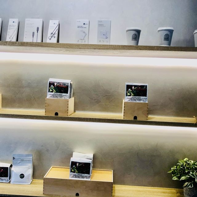 🤍☕️白色系文青咖啡店📍Moshi Café 台北中山店