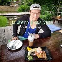 คาเฟ่เล็กๆ ในสวนผลไม้
