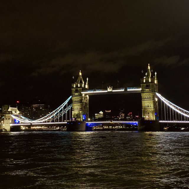 😍 TIMELESS ICON: Tower Bridge & River of Thames! 🌉❤️