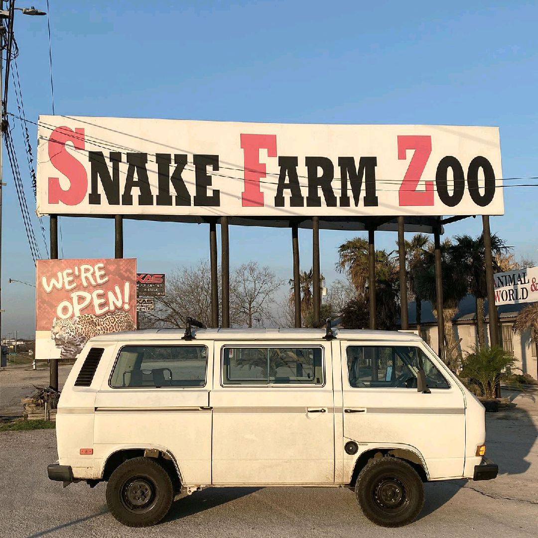 Animal World and Snake Farm Zoo  New Braunfels Travelogues