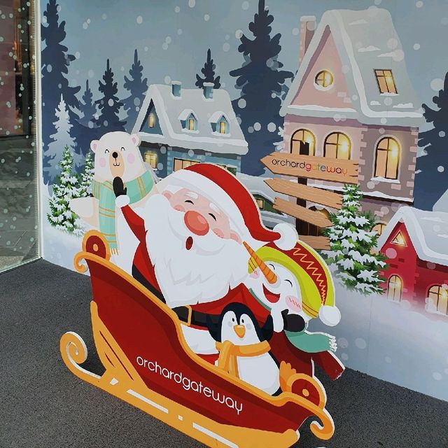 Giant Christmas Gift Box at Orchard Gateway
