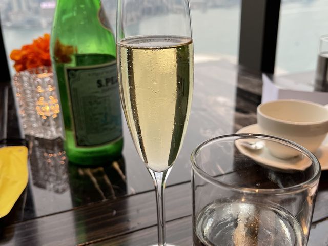 一起感受GrandHyatt君悦酒店維港180度套房是怎樣的！