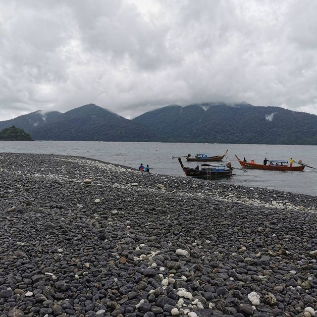 ชมความงามของหาดหิน unseen หลีเป๊ะ