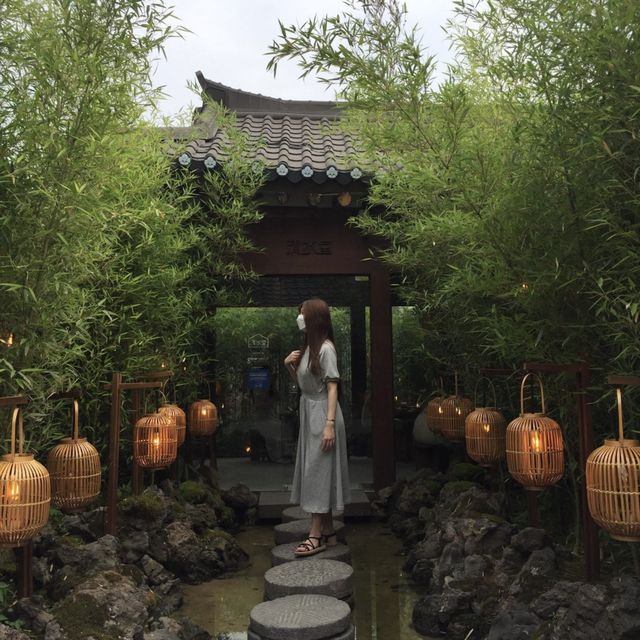 韓国/ソウル【益善洞】ランタンと緑が綺麗なカフェ