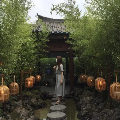 韓国/ソウル【益善洞】ランタンと緑が綺麗なカフェ