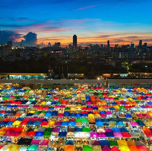 ตลาดรถไฟ