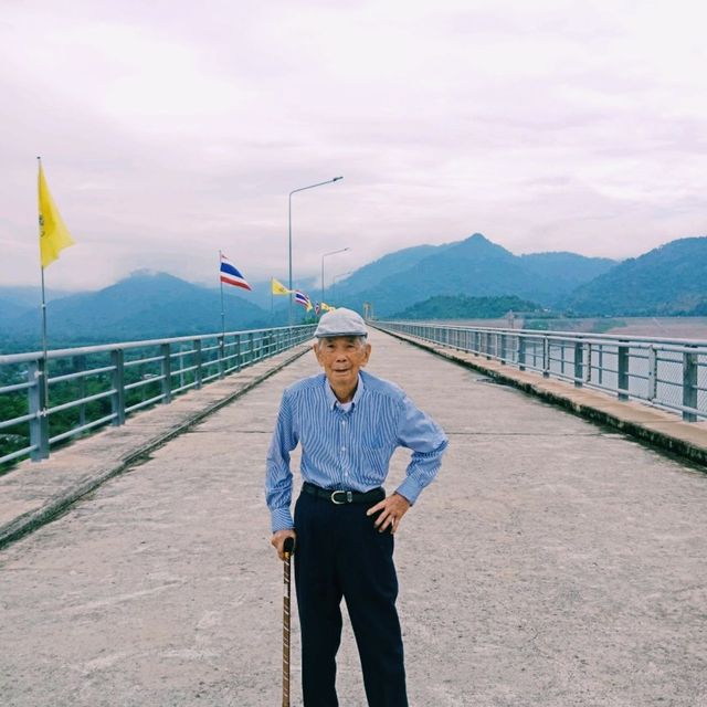 ขับรถกอล์ฟชมวิวบนสันเขื่อนขุนด่านปราการชล
