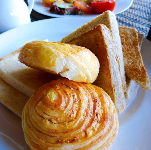 Poolside Breakfast at KajaNe Mua Villa