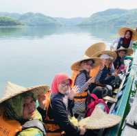 ล่องเรือ ทะเลสาบฮาลาบาลา ชมความงามผืนป่าอันสมบูรณ์