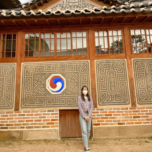 유명한 포토스팟 말고도 예쁜 곳이 많은 북촌한옥마을🪟