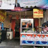 ข้าวหมูแดง​หมูกรอบนครปฐม สูตรดั้งเดิม