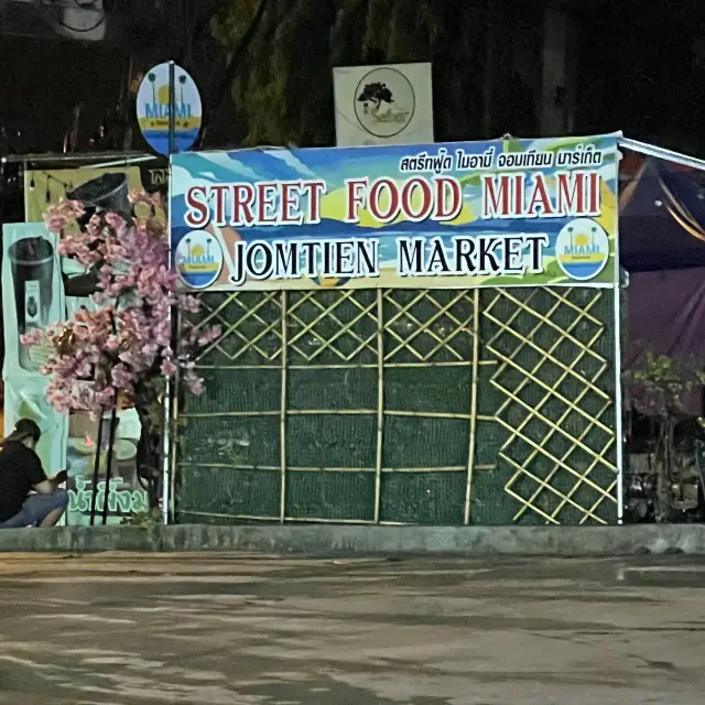 Check out street food at Pattaya 