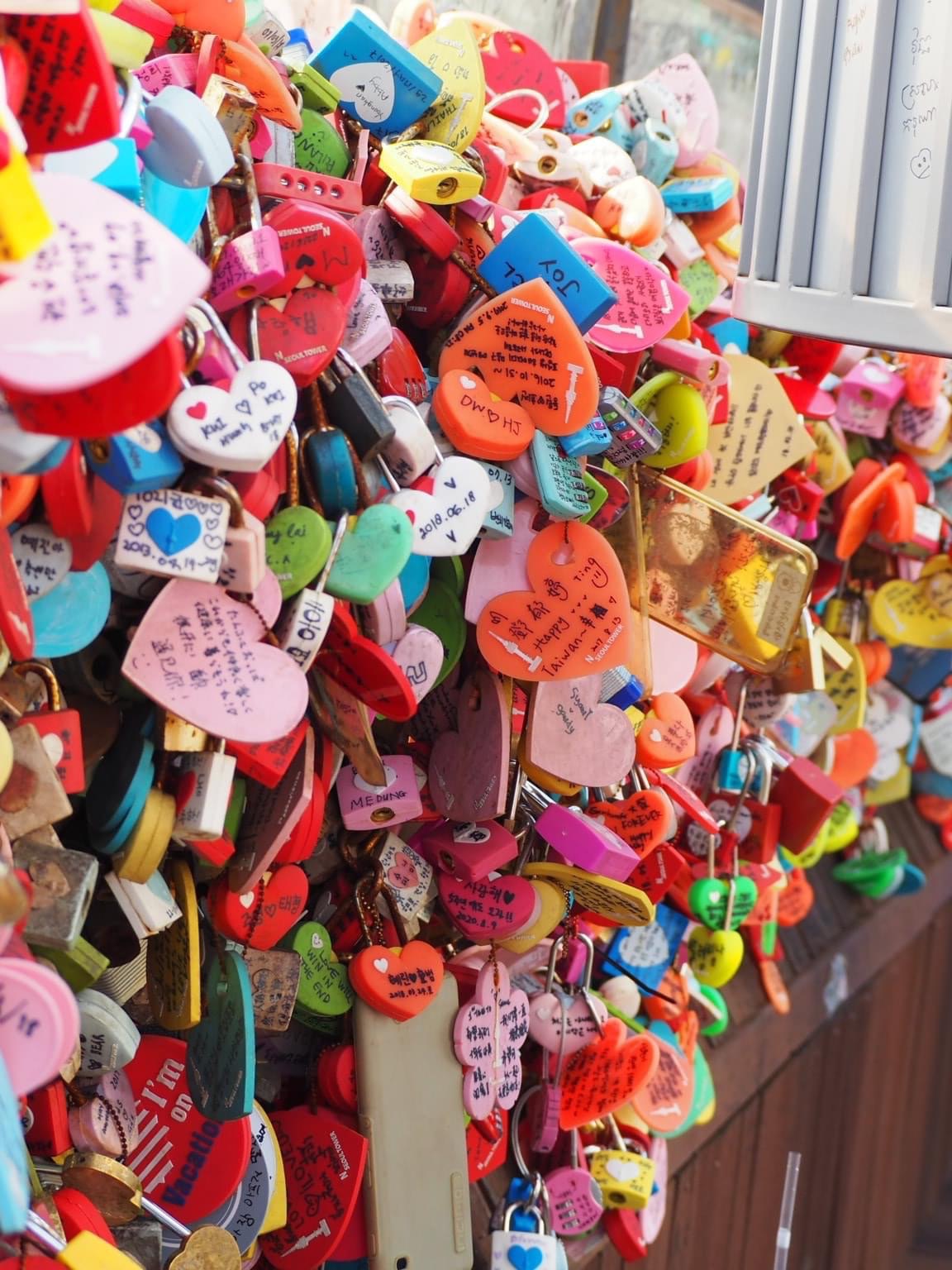 จุดคล้องกุญแจรักที่ N Seoul Tower | Trip.com โซล จุดคล้องกุญแจรักที่ N Seoul Tower | Trip.Com โซล