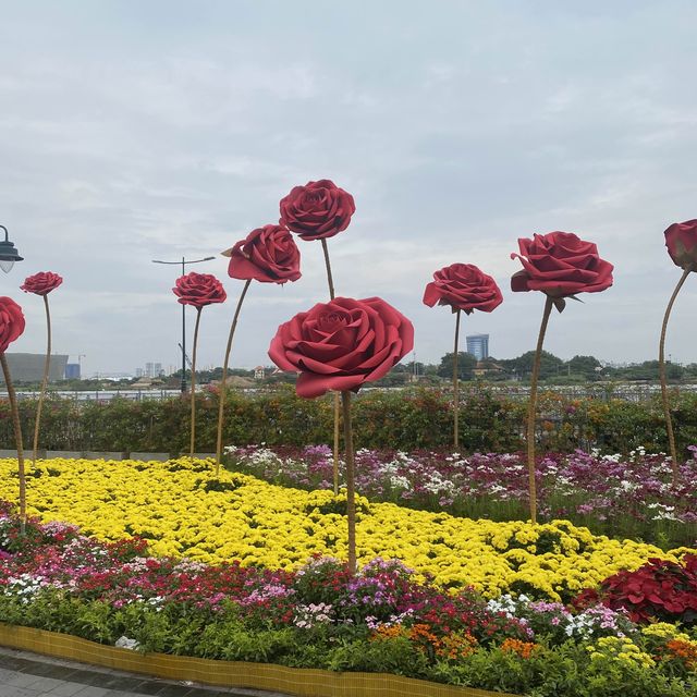 Saigon River Bank 