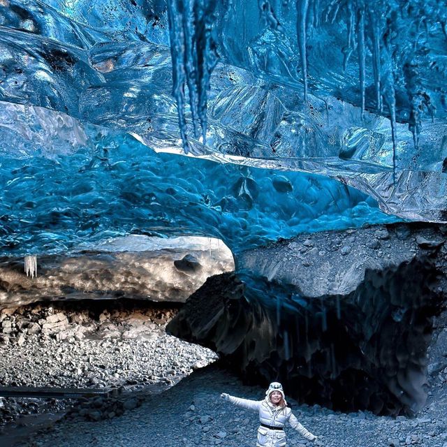 Hang Động Băng xứ Iceland