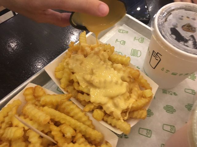 上海必吃美食SHAKE SHACK 