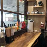 屋邨商場高質拉麵店🍜裝修滿佈可愛貓咪🐱
