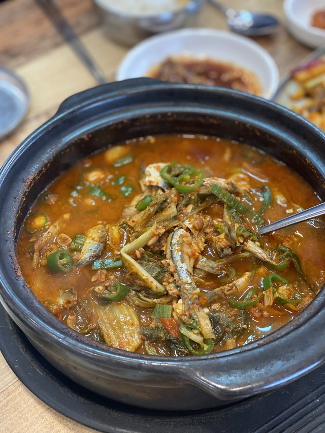 기장에 가면 꼭 먹어야 하는 멸치회🐟