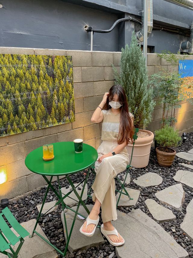야외좌석이 예쁜 샬로우커피 성남점