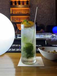 บาร์ rooftop บน Hillside ที่มีดีที่วิวเและดนตรี 