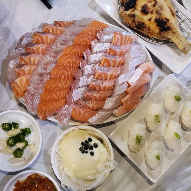 연어 옆에 연어, 우연 횟집