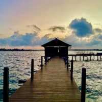 FLOATING RESORT~CRYSTAL CLEAR WATER!!