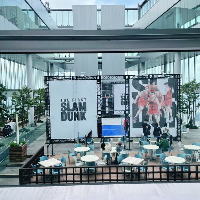 【大阪府】期間限定！地上300mのバスケットコート！