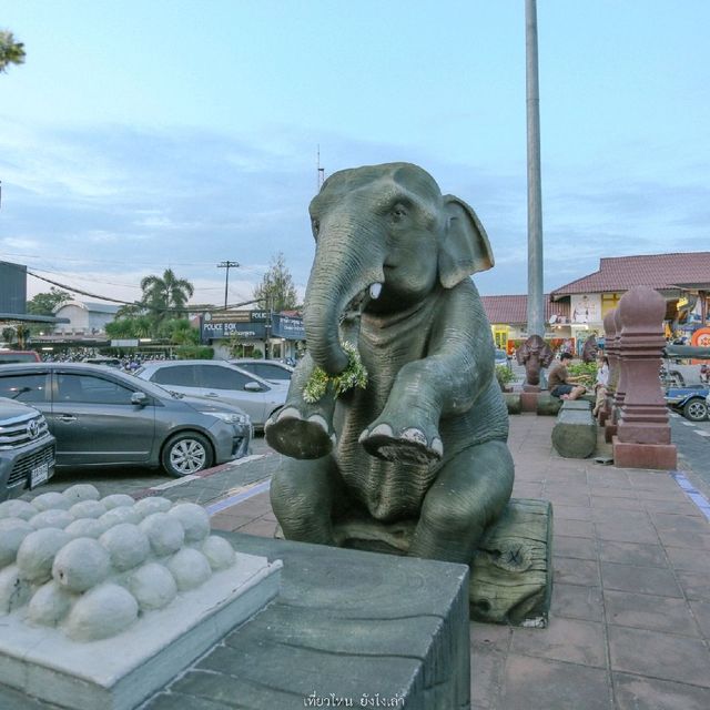 ลูกชิ้นยืนกิน บุรีรัมย์หลังสถานีรถไฟ