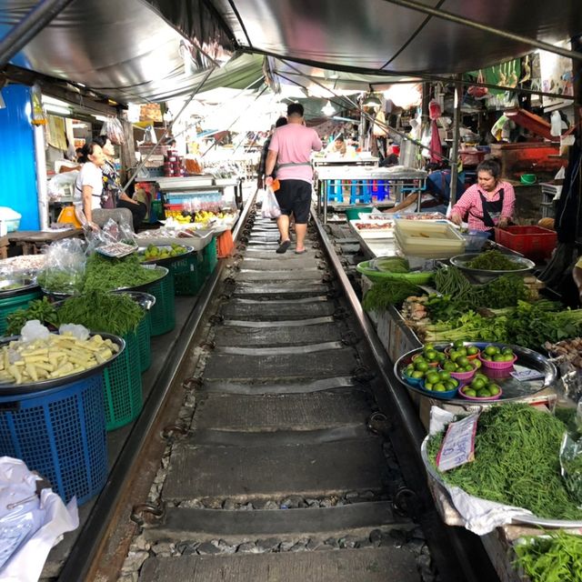 タイのメークロン市場🇹🇭