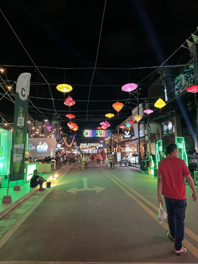 ถนนสายบันเทิงของเมืองเสียมเรียบ