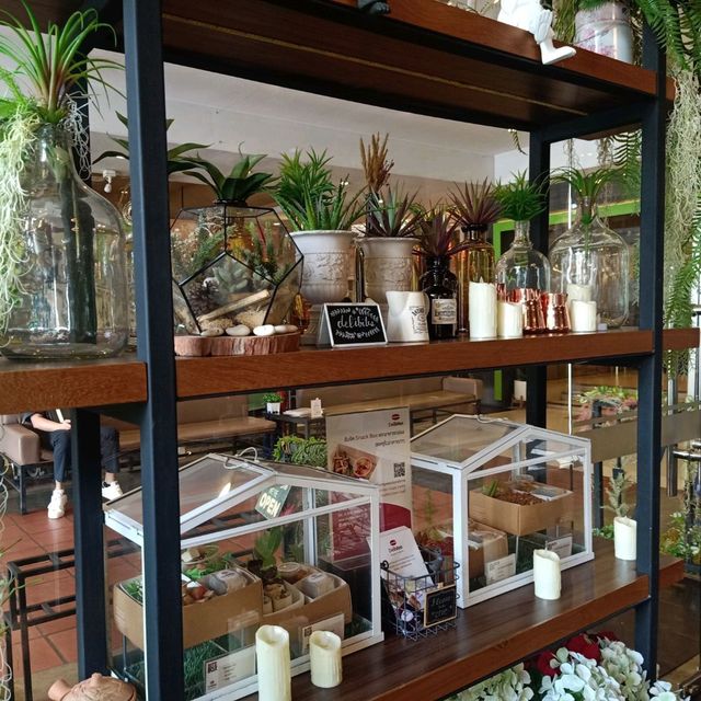Delibites Cafe ริมถนนวิภาวดีรังสิต
