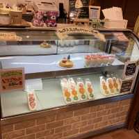 ALA TOO 一間水果三文治，做主打嘅小店