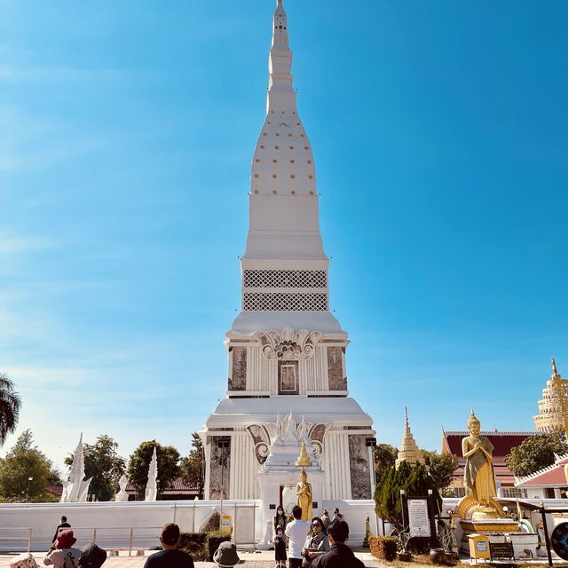 คนเกิดวันศุกร์ต้องไปกราบ #พระธาตุท่าอุเทน 