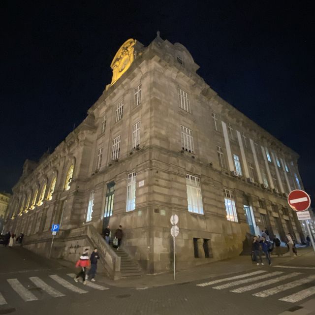 The charming São Bento Train Station 🇵🇹