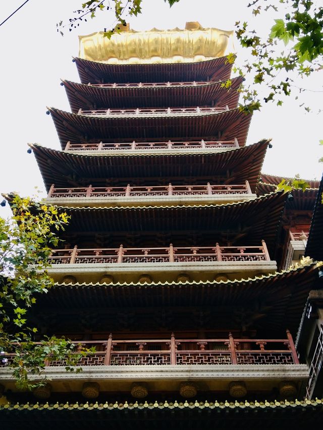 Say a prayer at Jing’An Temple, Shanghai 