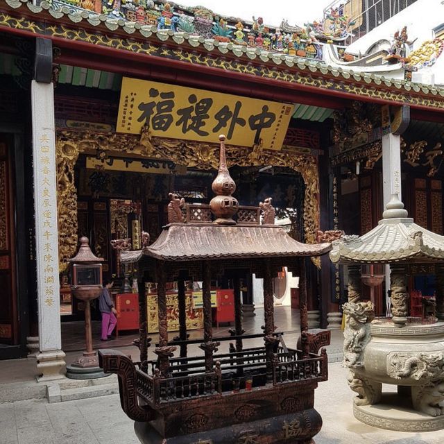 Phuoc An Hoi Quan Pagoda - Vietnam