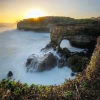 KARANG BOLONG BEACH : PACITAN
