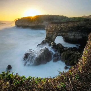 KARANG BOLONG BEACH : PACITAN