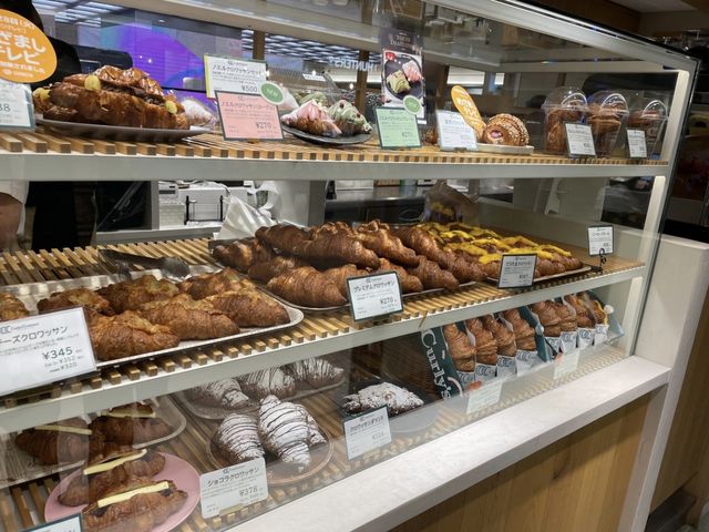 東京駅🚉クロワッサン専門店🥐【カーリーズ クロワッサン トウキョウ ベイク スタンド】